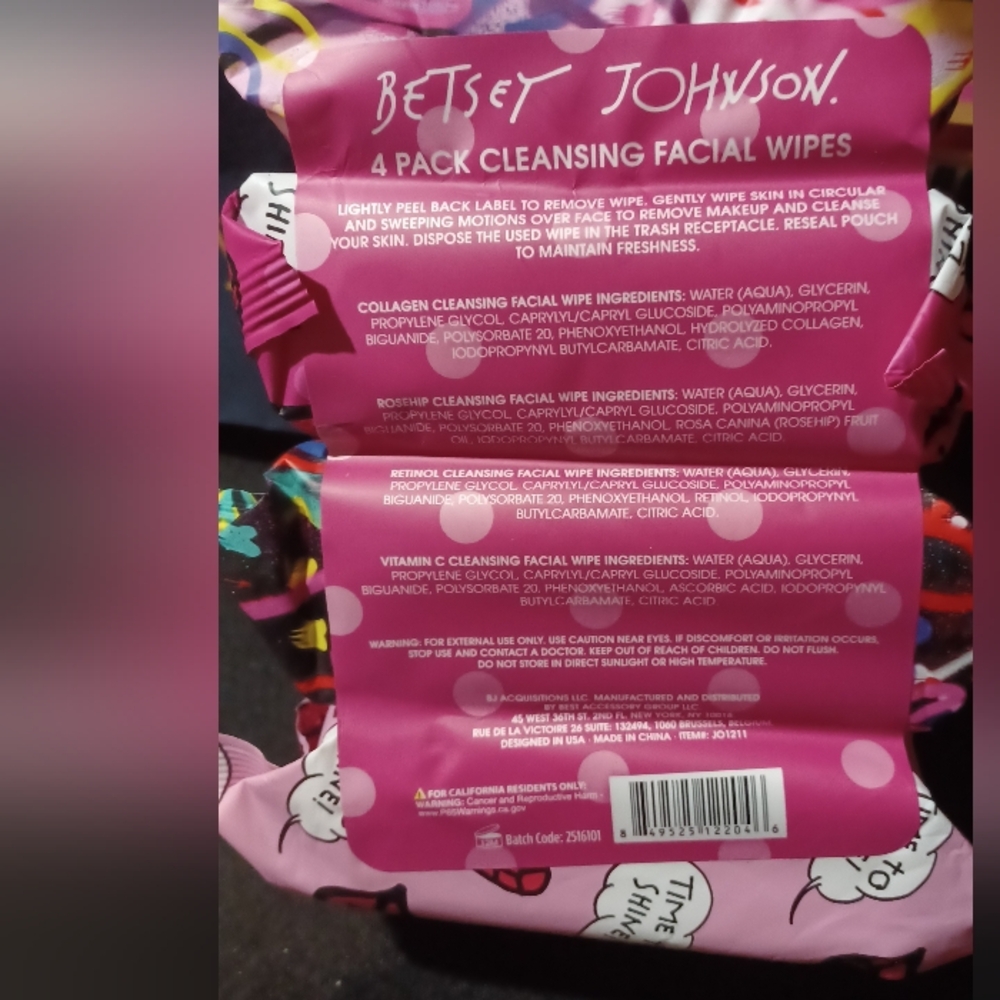Betsey Johnson Cleansing Facial Wipes New - Picture 2 of 2